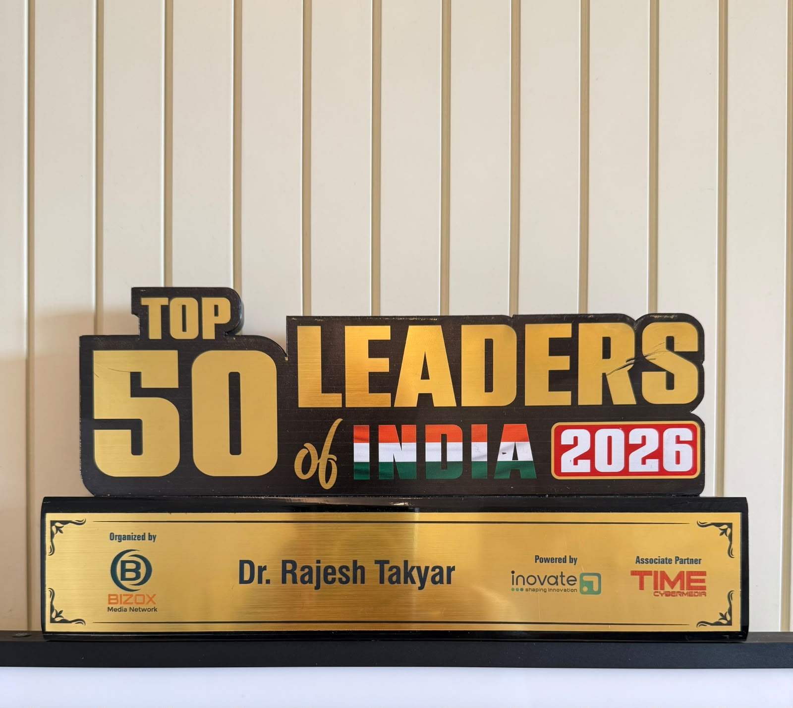Top 50 Leaders of India 2026 memento presented to Dr. Rajesh Takyar.
